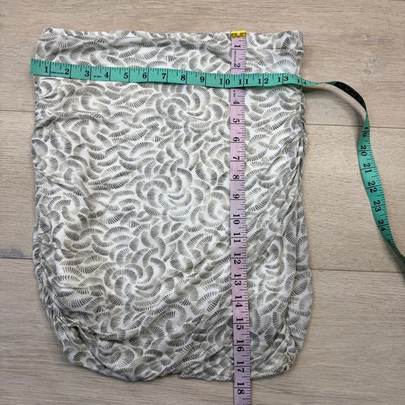 Elizabeth and James Patterned Gray and White Skirt - Picture 3 of 4